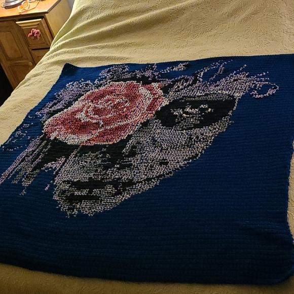 Skull queen size crocheted blanket